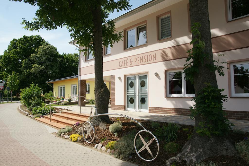 Cafe Und Pension Blohm Greifswald Extérieur photo