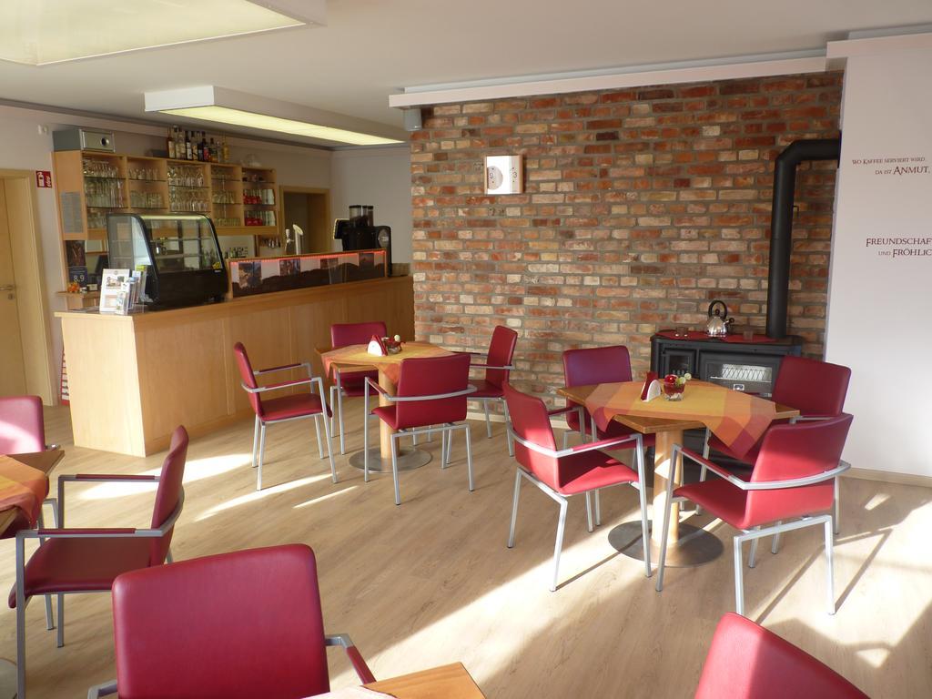 Cafe Und Pension Blohm Greifswald Extérieur photo