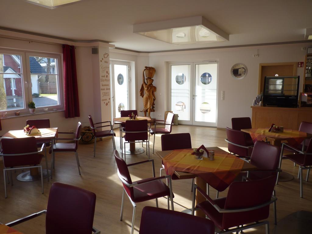 Cafe Und Pension Blohm Greifswald Extérieur photo