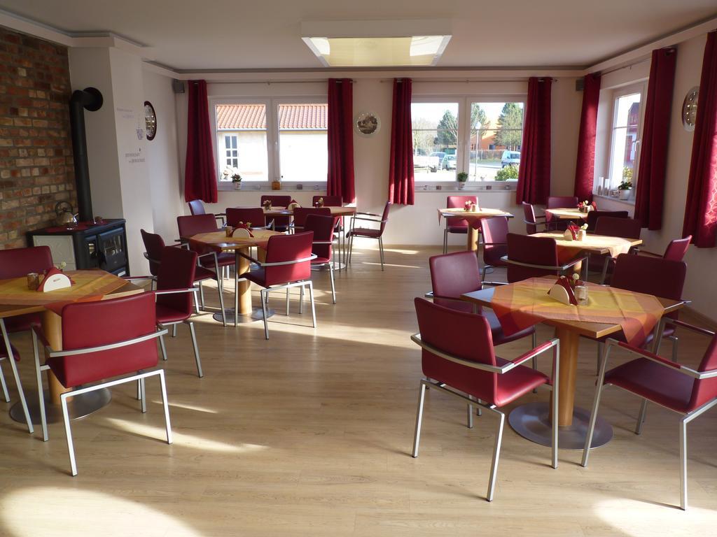 Cafe Und Pension Blohm Greifswald Extérieur photo
