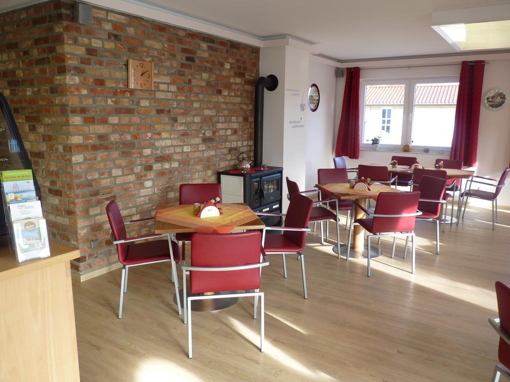 Cafe Und Pension Blohm Greifswald Extérieur photo