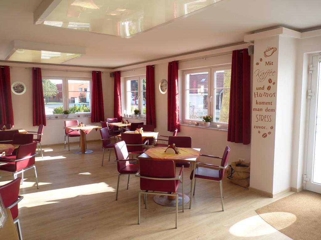 Cafe Und Pension Blohm Greifswald Extérieur photo