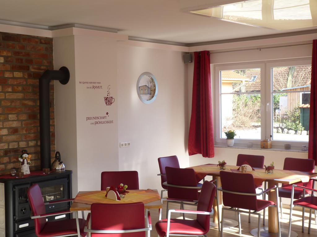 Cafe Und Pension Blohm Greifswald Extérieur photo