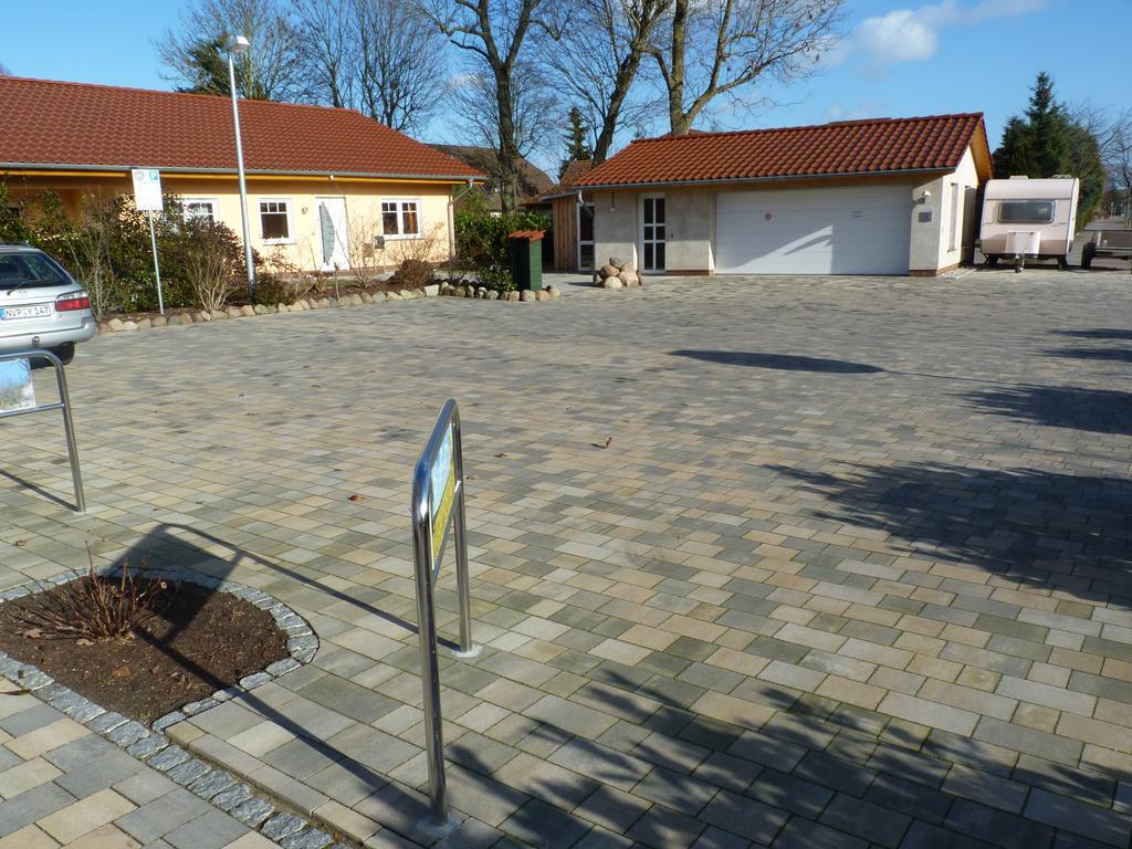 Cafe Und Pension Blohm Greifswald Extérieur photo