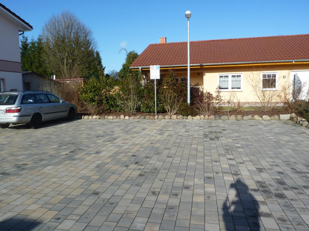 Cafe Und Pension Blohm Greifswald Extérieur photo
