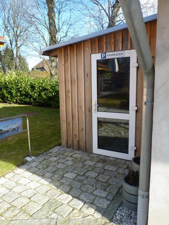 Cafe Und Pension Blohm Greifswald Extérieur photo