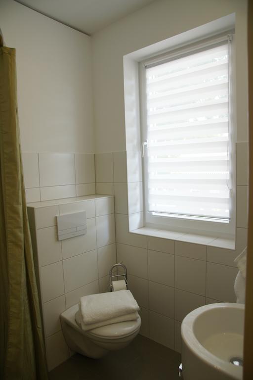 Cafe Und Pension Blohm Greifswald Chambre photo