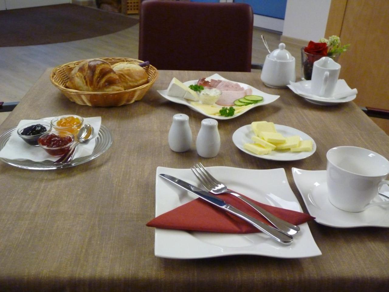 Cafe Und Pension Blohm Greifswald Extérieur photo