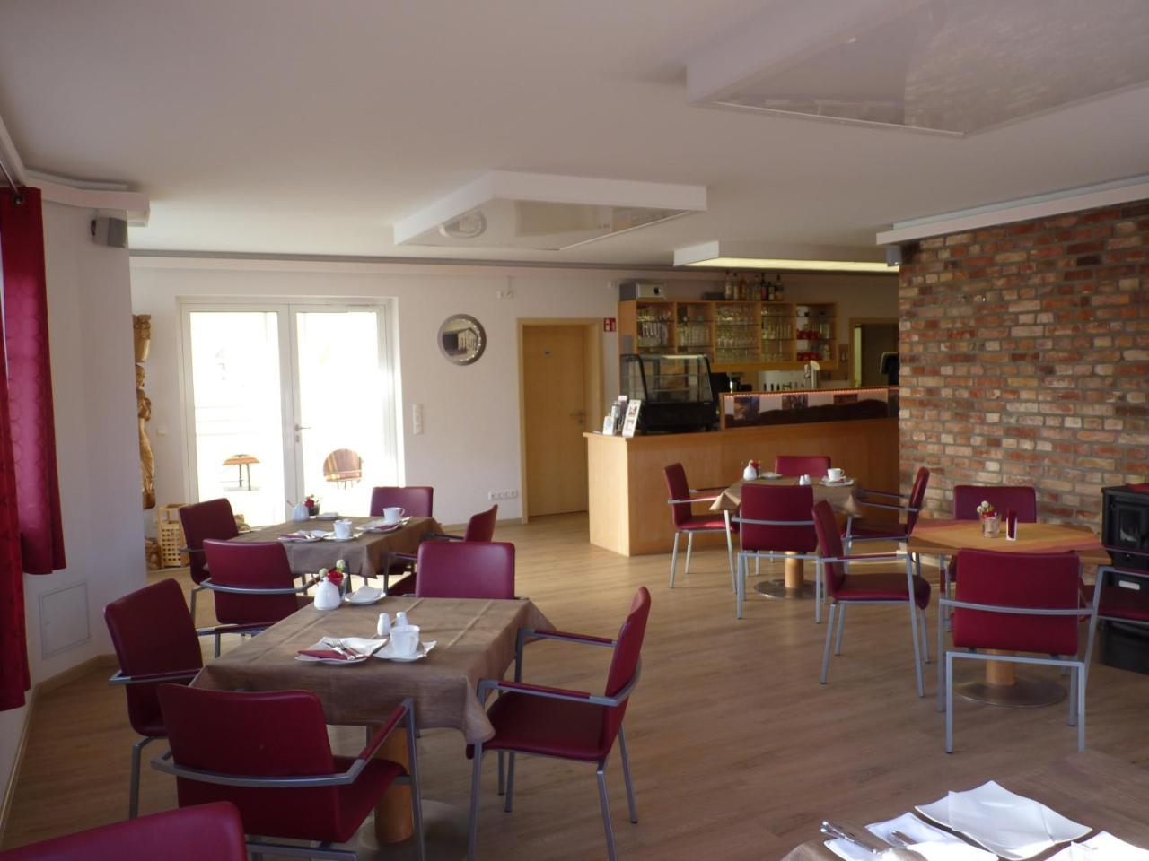 Cafe Und Pension Blohm Greifswald Extérieur photo