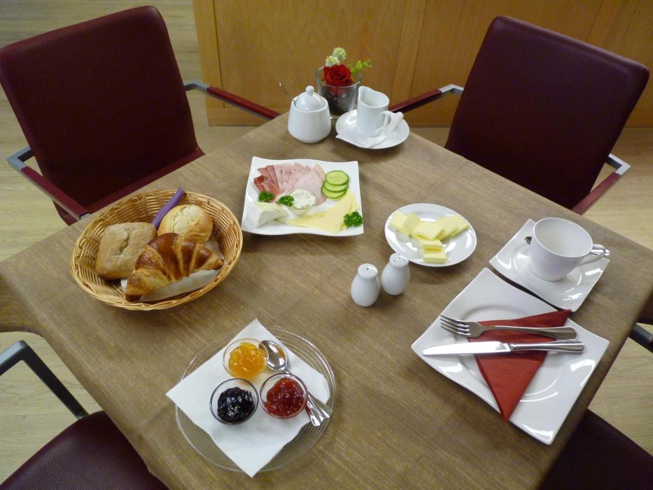 Cafe Und Pension Blohm Greifswald Extérieur photo