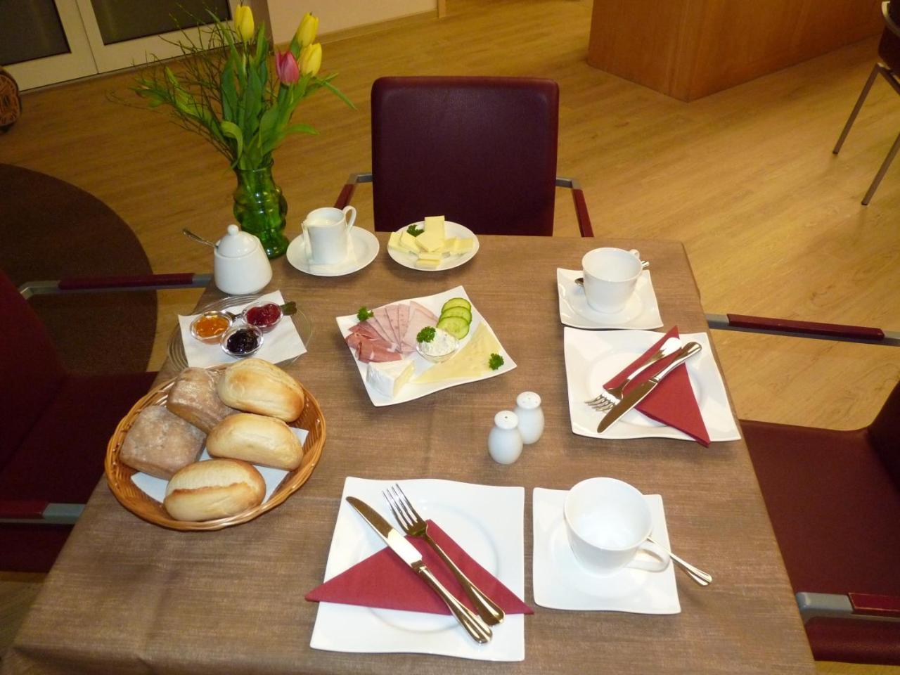 Cafe Und Pension Blohm Greifswald Extérieur photo