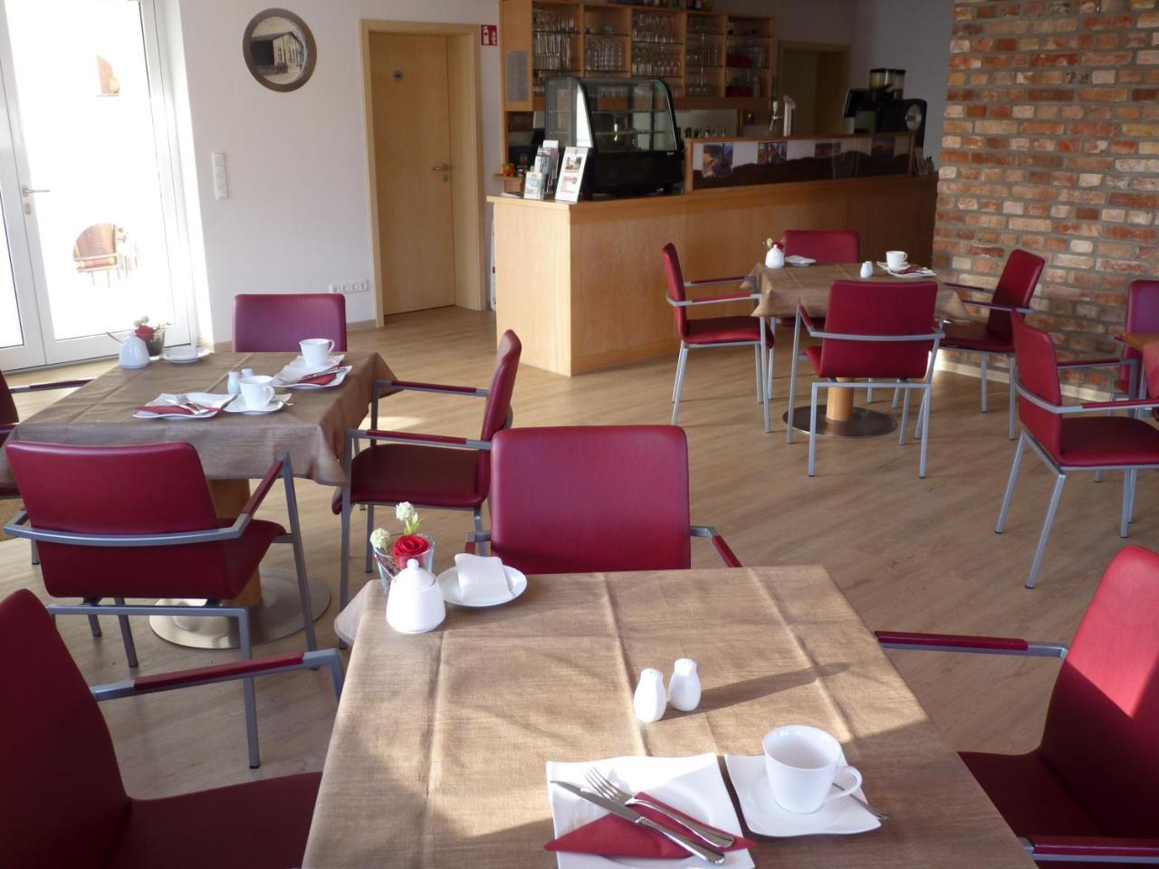 Cafe Und Pension Blohm Greifswald Extérieur photo