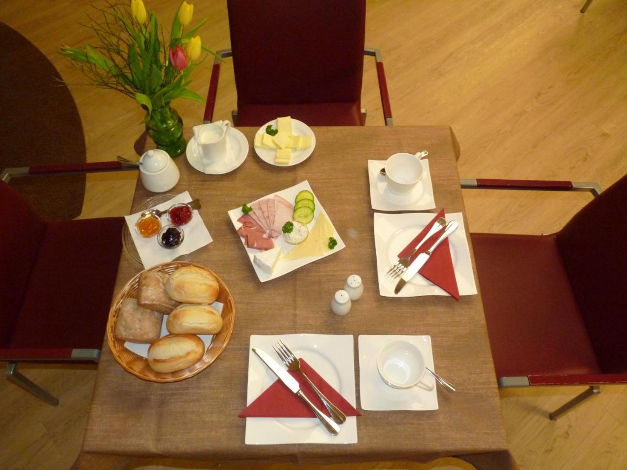 Cafe Und Pension Blohm Greifswald Extérieur photo