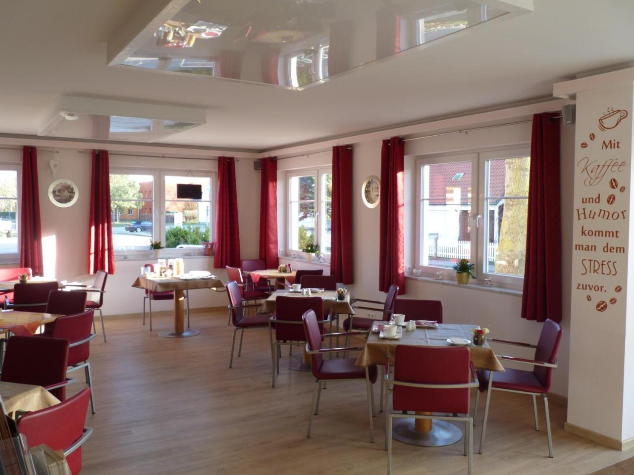 Cafe Und Pension Blohm Greifswald Extérieur photo